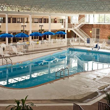 Garden Hotel And Conference Center South Beloit 外观 照片