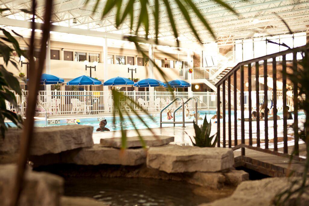 Garden Hotel And Conference Center South Beloit 外观 照片
