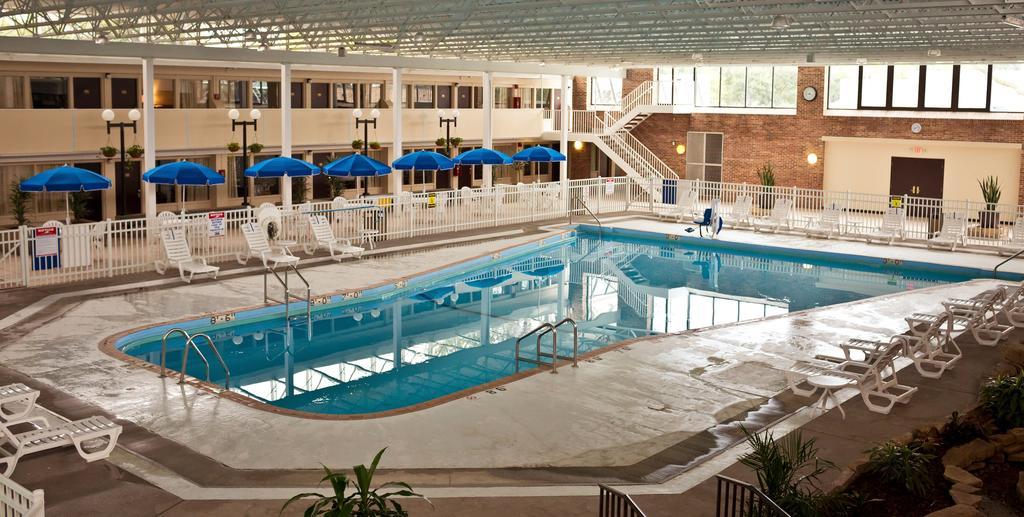 Garden Hotel And Conference Center South Beloit 外观 照片