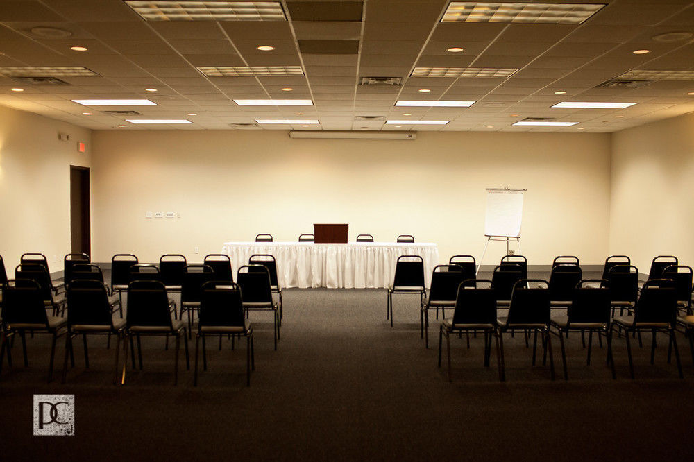Garden Hotel And Conference Center South Beloit 外观 照片